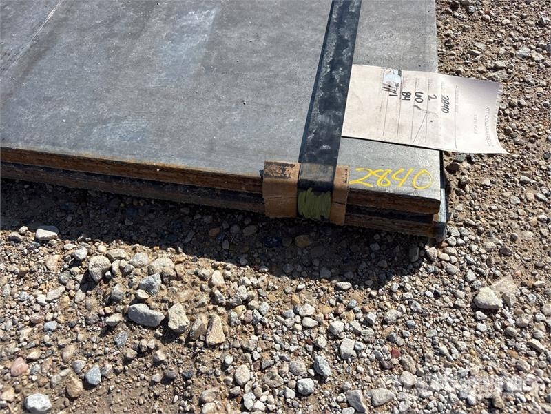 Quantity of (2) Kit Containers Steel 5 ft x 7 ft Andre komponenter