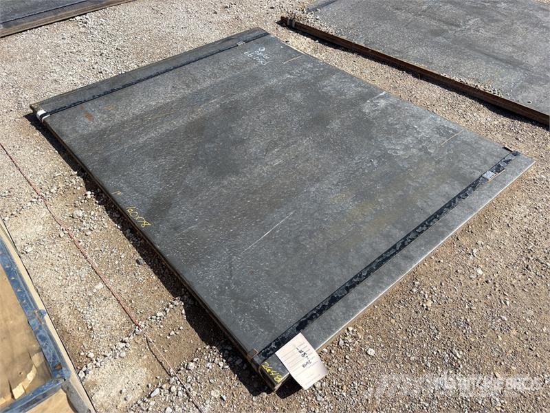 Quantity of (2) Kit Containers Steel 5 ft x 6 ft Andre komponenter