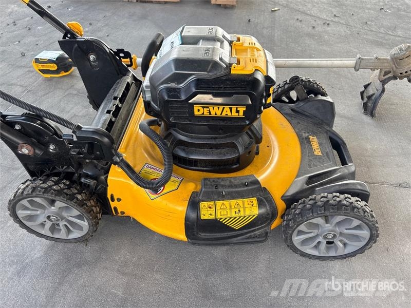  Quantity of (2) Landscaping Tools ماكينات زراعية - غير ذلك