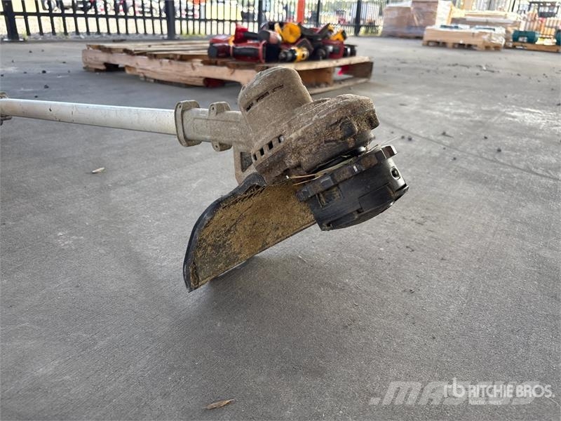  Quantity of (2) Landscaping Tools ماكينات زراعية - غير ذلك