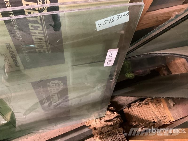  Quantity of (2) Left and (2) Right Mack Windshield Коммерческий транспорт - Другие
