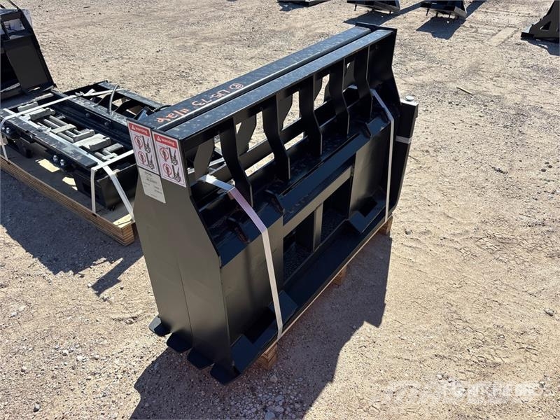 Quantity of (2) LYALS 48 in Skid Steer Forks (Unu 지게차