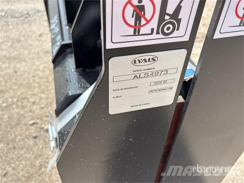 Quantity of (2) LYALS ALSF48 48 in Skid Steer For شوكات