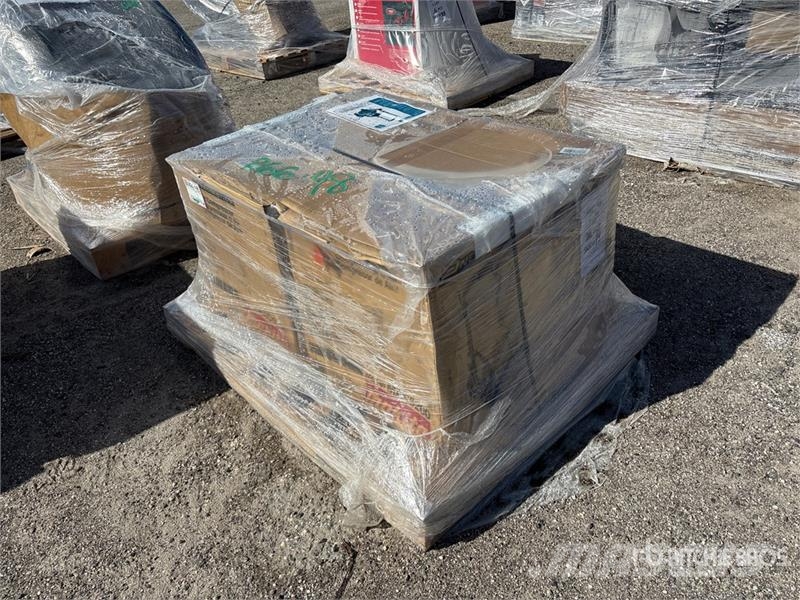  Quantity of (2) MAC5200 40 cfm Mobile 5.2 gal 3 HP Kompressoren