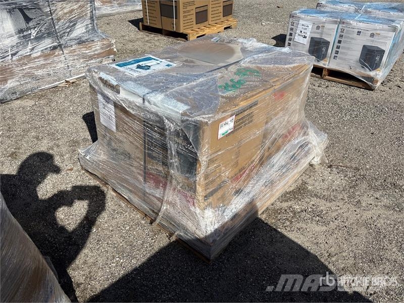  Quantity of (2) MAC5200 40 cfm Mobile 5.2 gal 3 HP Kompressoren