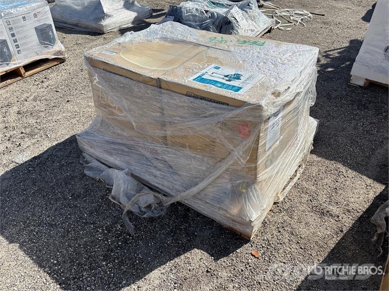  Quantity of (2) MAC5200 40 cfm Mobile 5.2 gal 3 HP Kompressoren