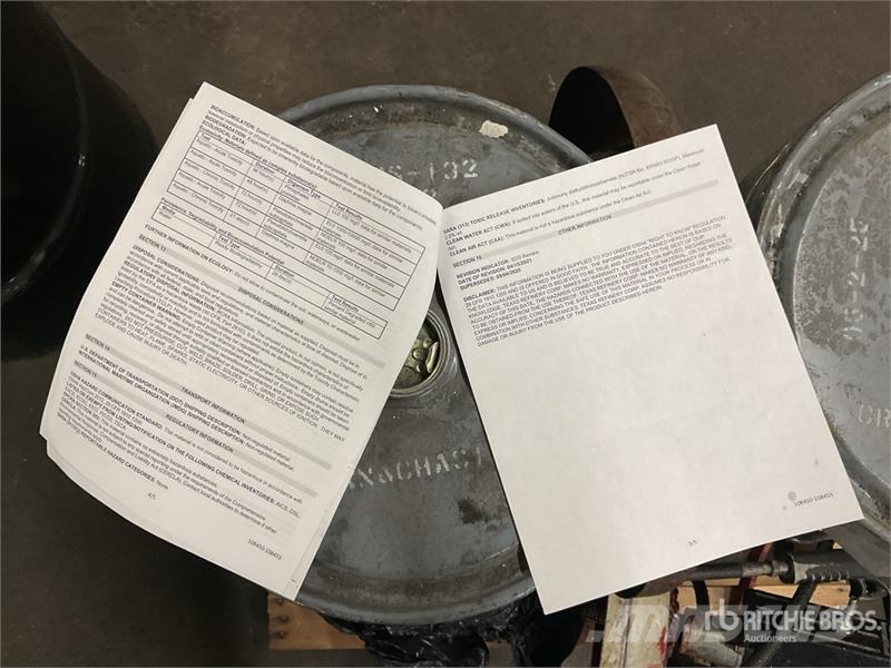 Quantity of (2) New Chassis Grease Barrels w/Pump Andet tilbehør