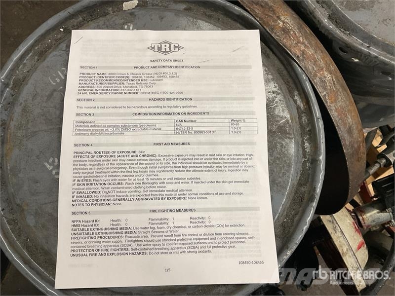 Quantity of (2) New Chassis Grease Barrels w/Pump Andet tilbehør
