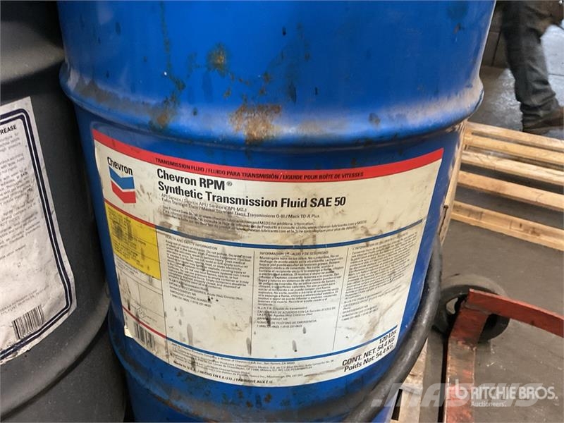 Quantity of (2) New Chassis Grease Barrels w/Pump Andet tilbehør