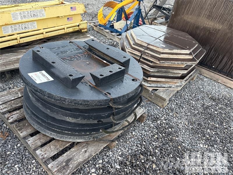 Quantity of (2) Outrigger Pads クレーン部品と設備