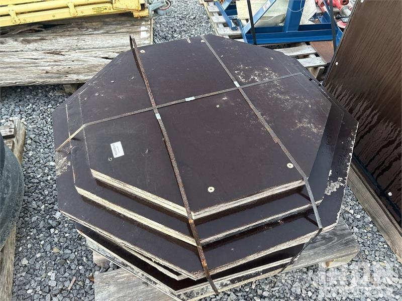 Quantity of (2) Outrigger Pads クレーン部品と設備