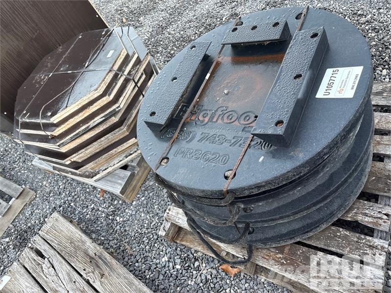 Quantity of (2) Outrigger Pads クレーン部品と設備