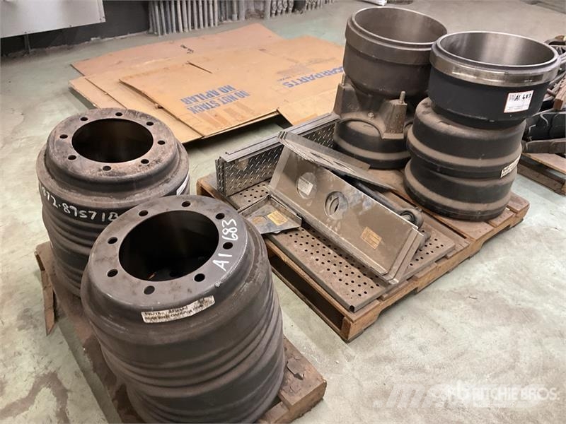 Quantity of (2) Pallets of Unused Brake Drums, Lig Otros componentes