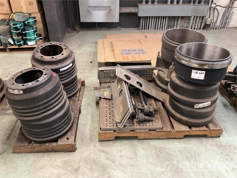 Quantity of (2) Pallets of Unused Brake Drums, Lig Otros componentes