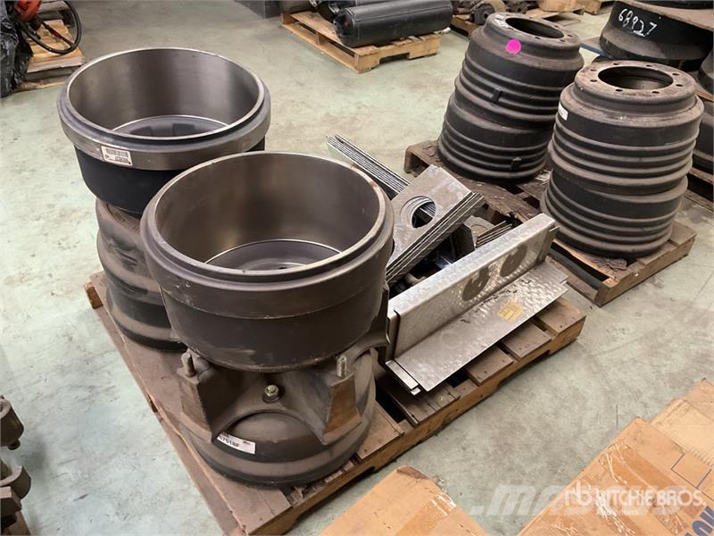 Quantity of (2) Pallets of Unused Brake Drums, Lig Otros componentes