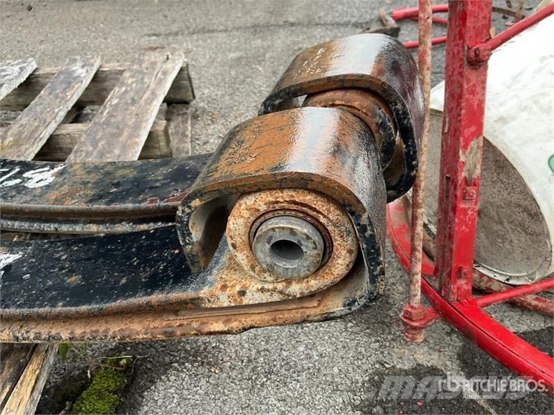 Quantity of (2) Pallets of Mack Anthem Front Sprin Ostale kargo komponente