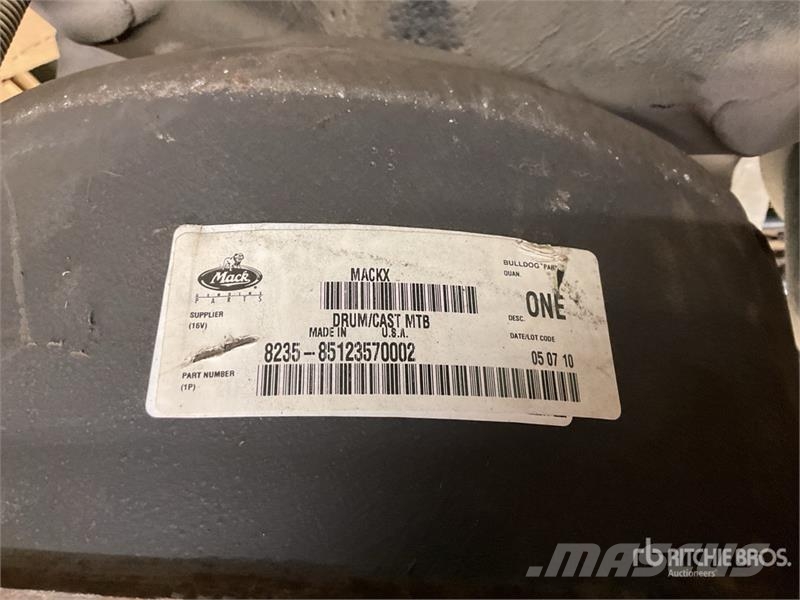 Quantity of (2) Pallets of Unused Brake Drums, Lig Otros componentes