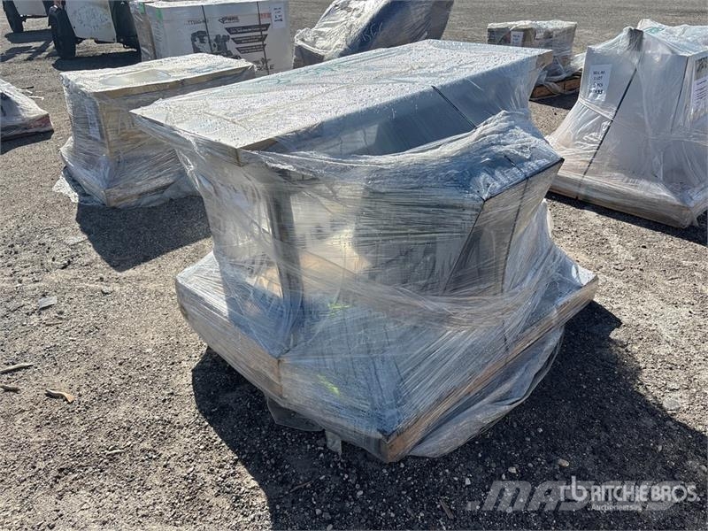  Quantity of (2) Pallets of 55 in Adjustable Height Egyéb alkatrészek