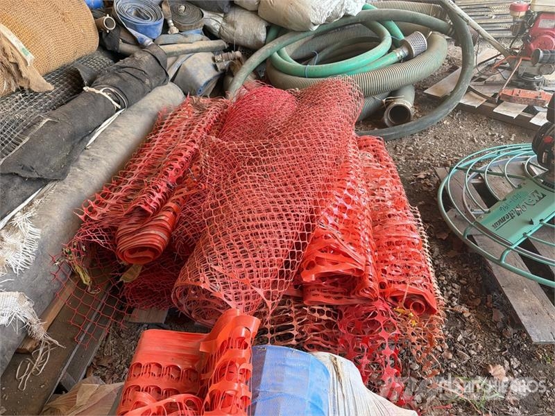 Quantity of (2) Pallets of Orange Site Fence Gradbeništvo - drugo