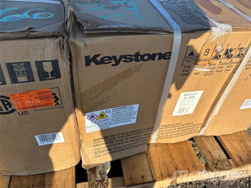 Quantity of (2) Pallets of Keystone 10,000 BTU Air Fűtő és Hűtő felszerelések