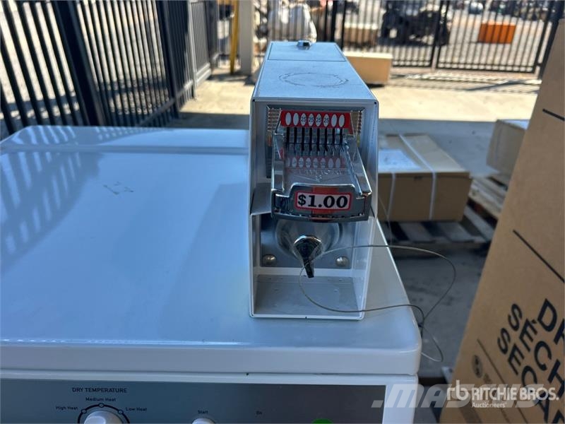 Quantity of (2) Pallets of Frigidaire Commercial C Andre komponenter