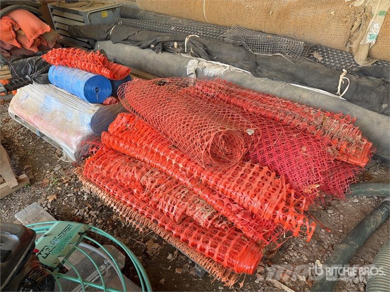 Quantity of (2) Pallets of Orange Site Fence Gradbeništvo - drugo