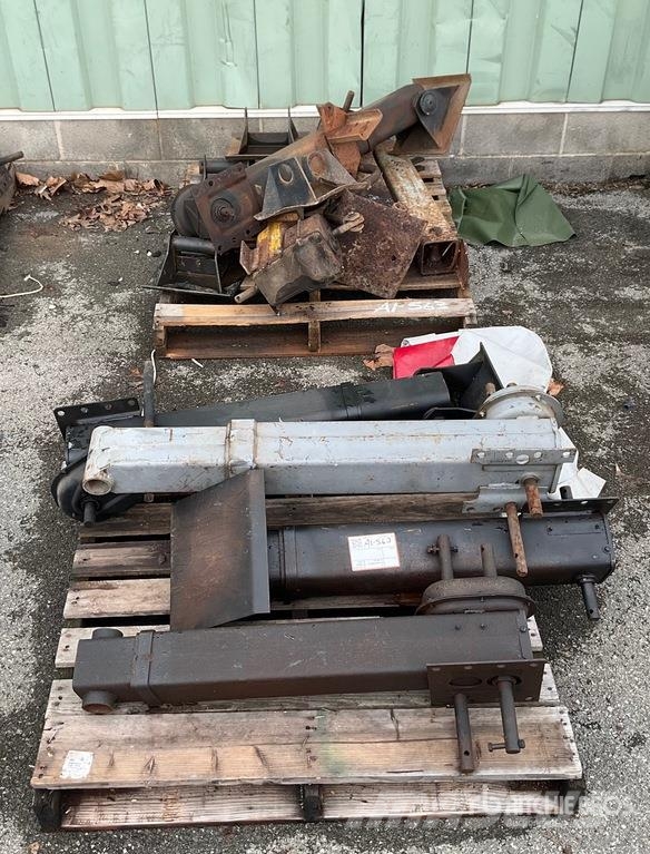  Quantity of (2) Pallets of Trailer Landing Gears a مكونات أخرى