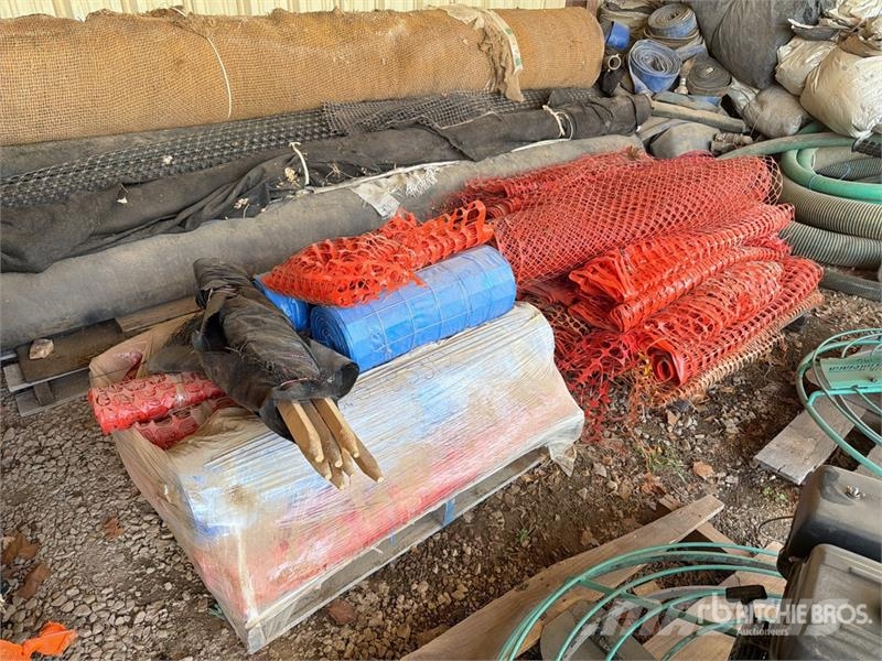 Quantity of (2) Pallets of Orange Site Fence Gradbeništvo - drugo