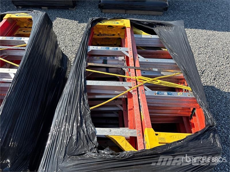 Quantity of (2) Pallets of Werner 6204 4 ft fiberg Létrák és emelvények