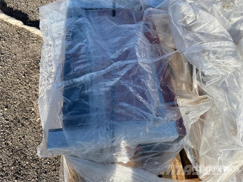 Quantity of (2) Pallets of 22 Ton Service Jack Építőipar - Egyebek
