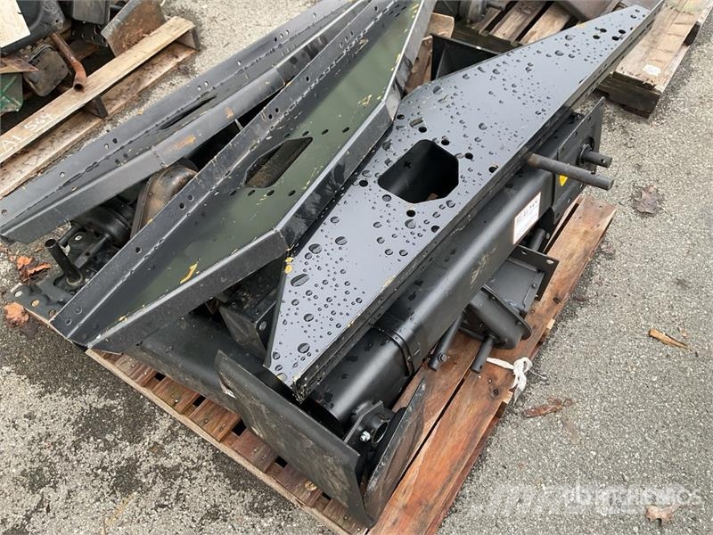  Quantity of (2) Pallets of Trailer Landing Gears a مكونات أخرى