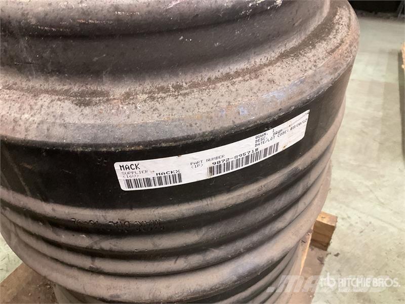 Quantity of (2) Pallets of Unused Brake Drums, Lig Otros componentes