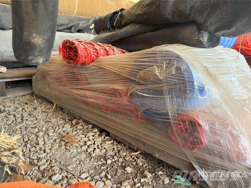 Quantity of (2) Pallets of Orange Site Fence Gradbeništvo - drugo