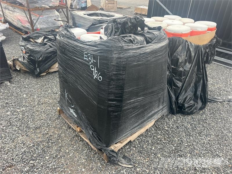  Quantity of (2) Pallets of Igloo 5 gal Beverage Co Otros componentes