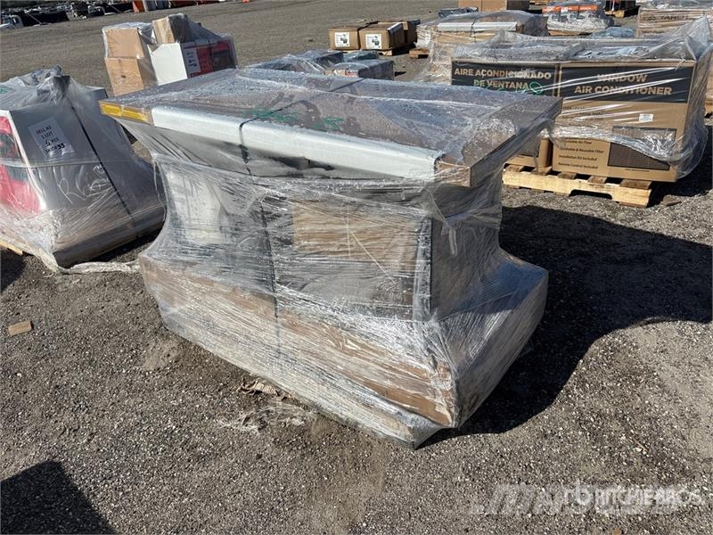  Quantity of (2) Pallets of 55 in Adjustable Height Egyéb alkatrészek