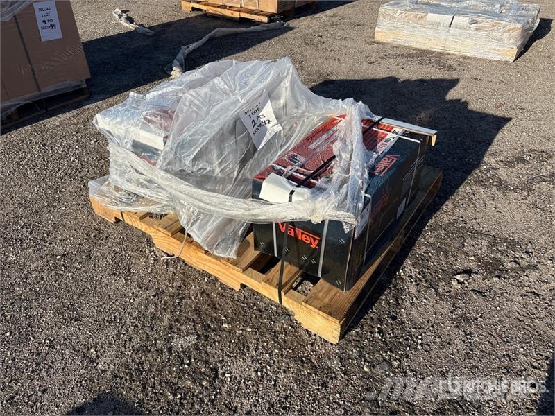 Quantity of (2) Pallets of 22 Ton Service Jack Építőipar - Egyebek