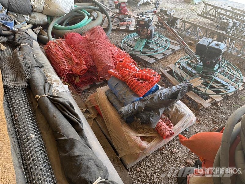 Quantity of (2) Pallets of Orange Site Fence Gradbeništvo - drugo