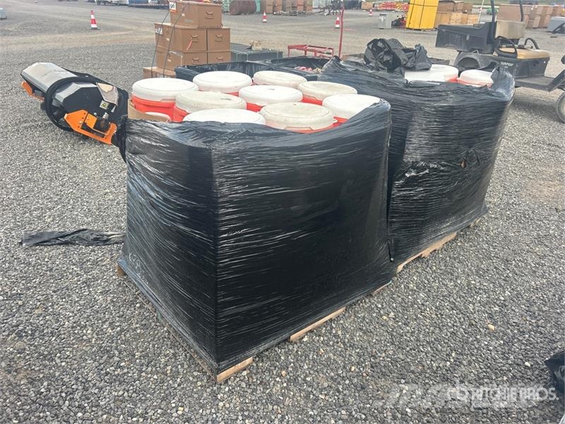  Quantity of (2) Pallets of Igloo 5 gal Beverage Co Otros componentes