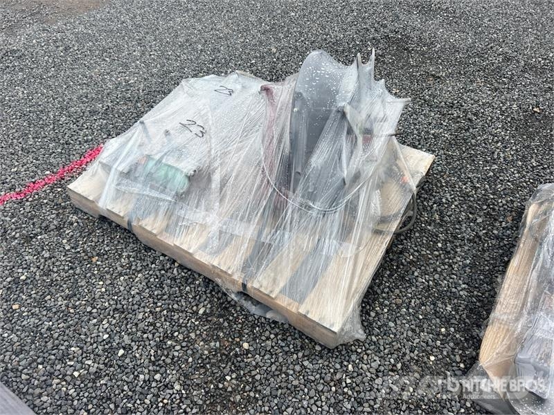  Quantity of (2) S100 Air Operated Clamping Tools معدات البناء - غير ذلك