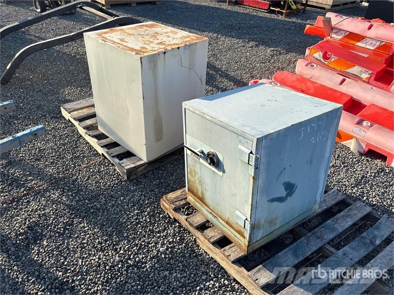 Quantity of (2) Safes Otros componentes