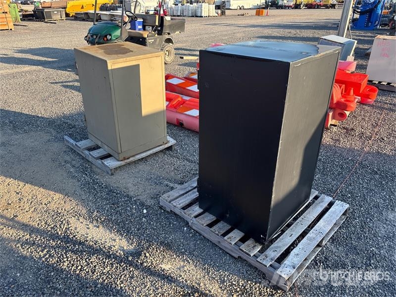 Quantity of (2) Safes Otros componentes