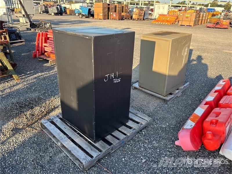 Quantity of (2) Safes Otros componentes