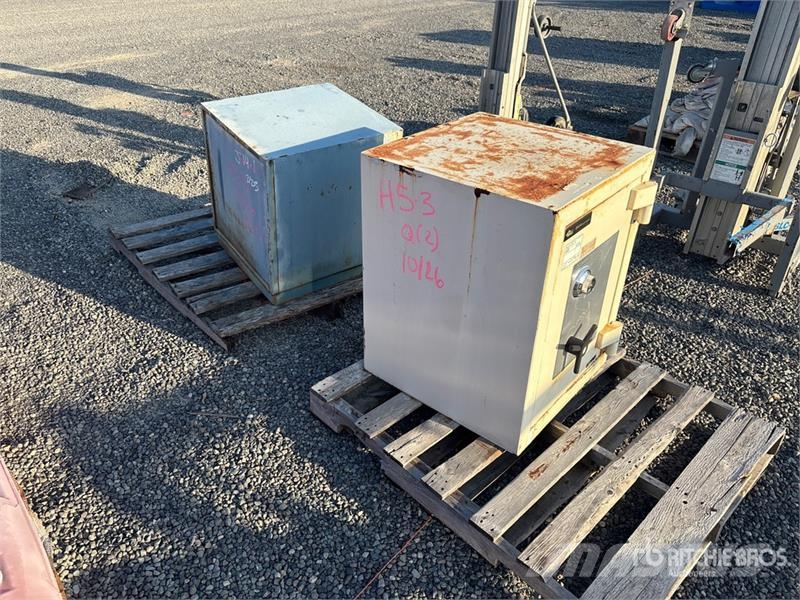 Quantity of (2) Safes Otros componentes