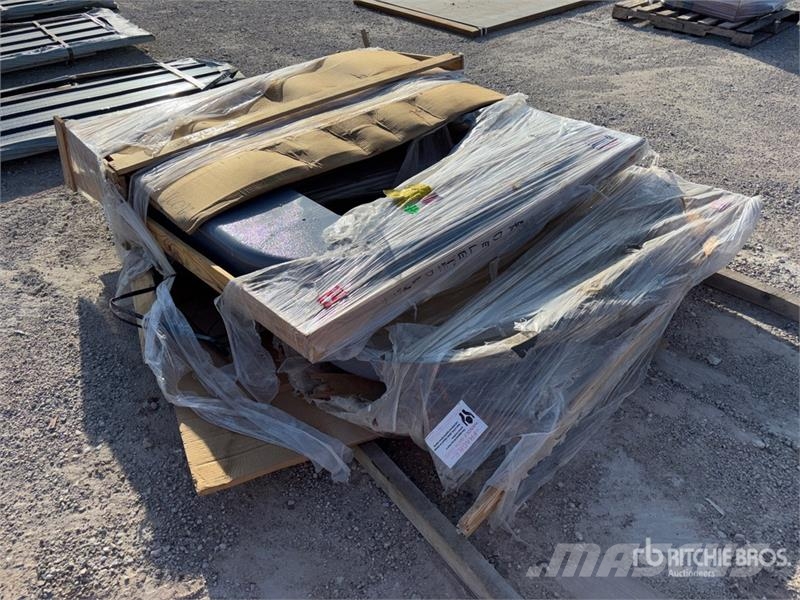 Quantity of (2) Sleeper Skin Rear Center Panels w/ Outros componentes