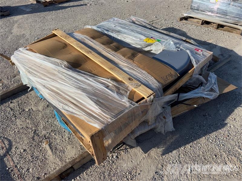 Quantity of (2) Sleeper Skin Rear Center Panels w/ Outros componentes