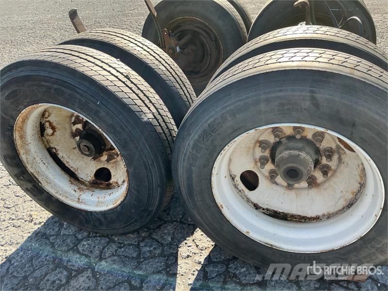 Quantity of (2) Trailer Axles Drugi deli