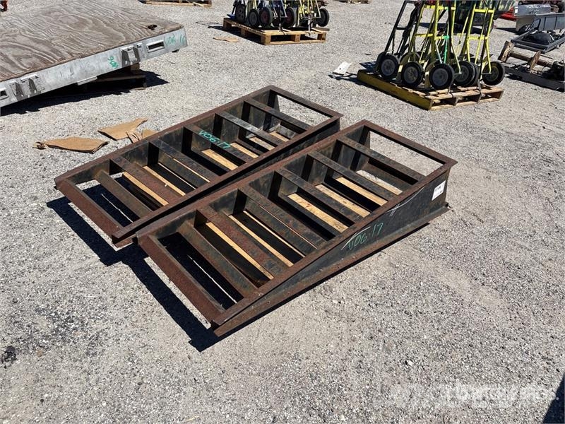 Quantity of (2) Truck Ramps Коммерческий транспорт - Другие