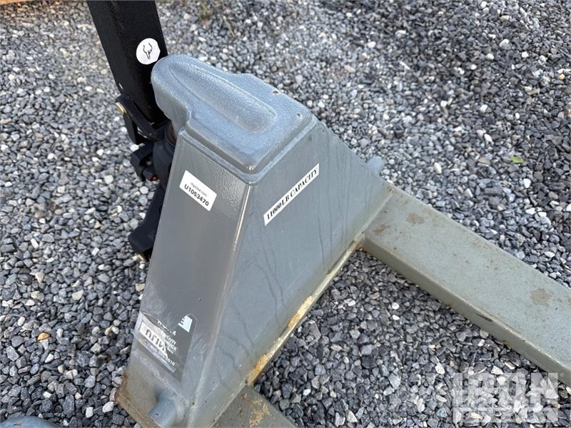  Quantity of (2)  Uline 11000 lb Pallet Jack Transpalette manuel
