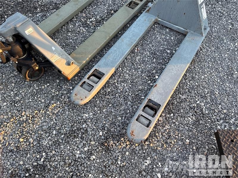  Quantity of (2)  Uline 11000 lb Pallet Jack Transpalette manuel