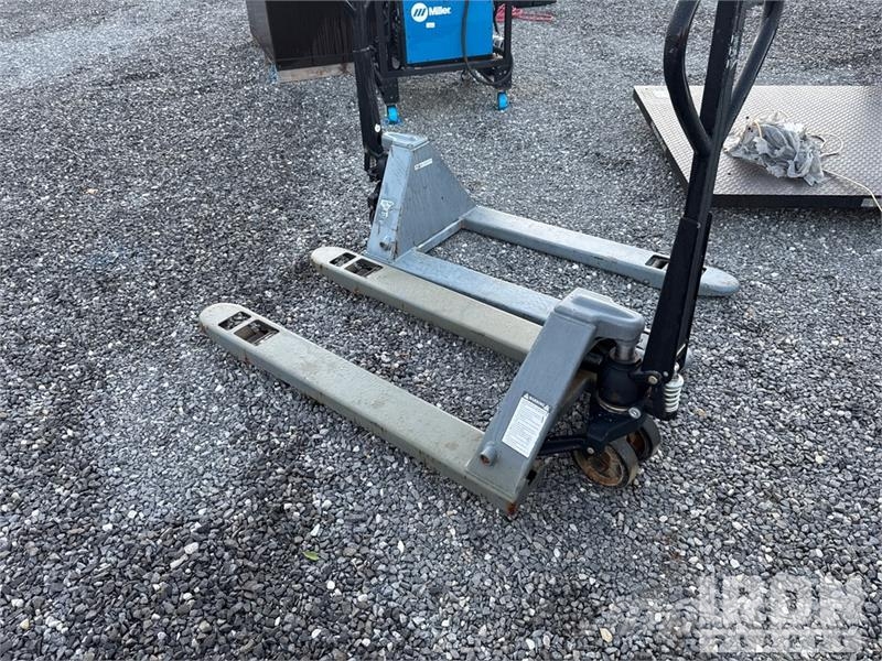  Quantity of (2)  Uline 11000 lb Pallet Jack Transpalette manuel